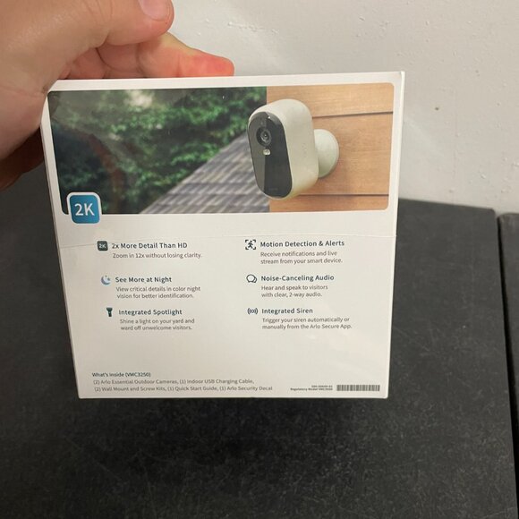Arlo - Essential 2-Camera Outdoor Wireless 2K Security Camera (2nd Generation) w - Picture 2 of 2